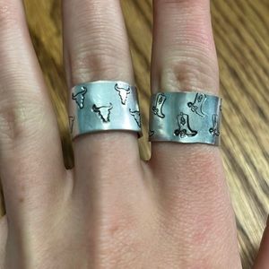 Adjustable western rings